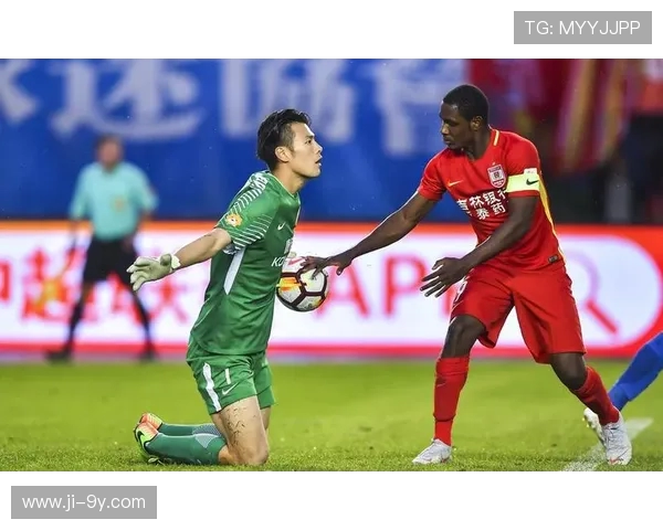 中固足球主场苦战不敌对手 战绩连胜脚步遭挫寂寞留场